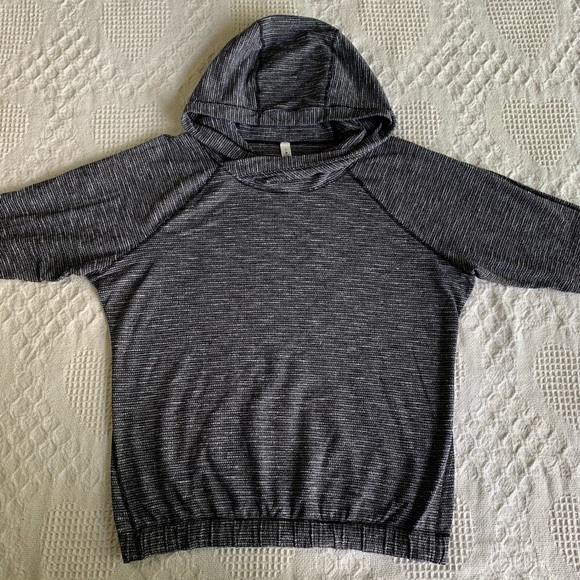 Lululemon pullover - Picture 2 of 9